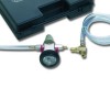 Rellenado de sistemas de refrigeraci�n por vac�o con cono de goma para conectar al cuello de llenado del radiador.